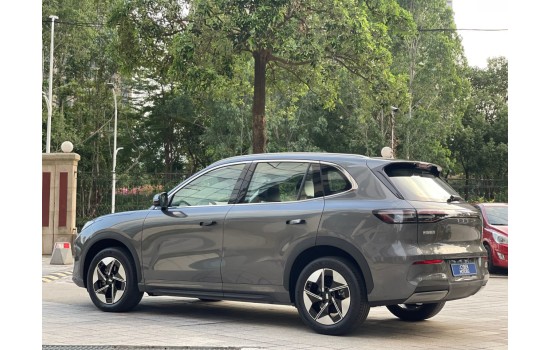 Geely Galaxy E5, 2025 (7), модель 2026 года, пробег 13 тысяч км